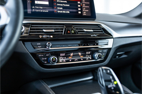 BMW 5 Serie Touring 530i xDrive Business Edition Plus - Origineel NL | M Sport | Panorama | Memory | Stuurverwarming