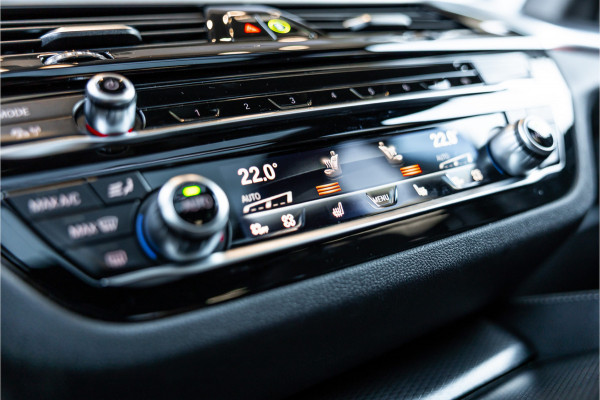 BMW 5 Serie Touring 530i xDrive Business Edition Plus - Origineel NL | M Sport | Panorama | Memory | Stuurverwarming