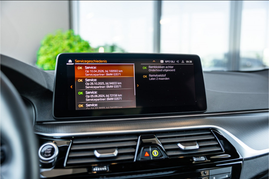 BMW 5 Serie Touring 530i xDrive Business Edition Plus - Origineel NL | M Sport | Panorama | Memory | Stuurverwarming