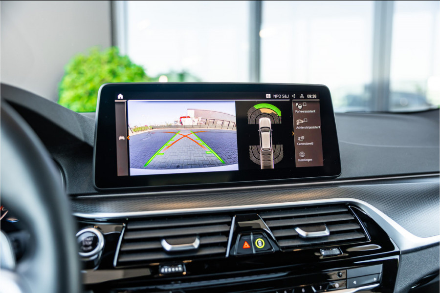 BMW 5 Serie Touring 530i xDrive Business Edition Plus - Origineel NL | M Sport | Panorama | Memory | Stuurverwarming