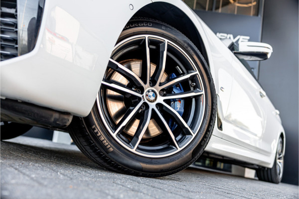 BMW 5 Serie Touring 530i xDrive Business Edition Plus - Origineel NL | M Sport | Panorama | Memory | Stuurverwarming