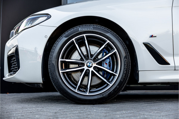 BMW 5 Serie Touring 530i xDrive Business Edition Plus - Origineel NL | M Sport | Panorama | Memory | Stuurverwarming