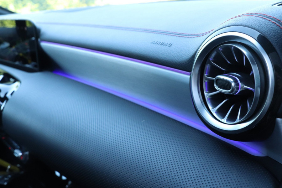 Mercedes-Benz CLA-Klasse 200 AMG |PANO|SFEERVERLICHTING|MEMORY|CAMERA|SFEER!
