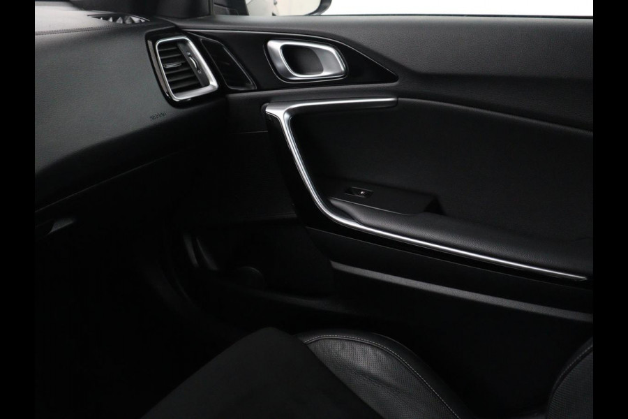 Kia Ceed Sportswagon 1.5 T-GDi GT-Line Business Edition | Leder/ alcantara | Stuur/stoel verwarming | Carplay | Camera | Park assist | Climate control | Trekhaak
