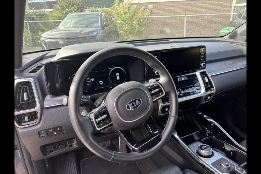 Kia Sorento 1.6 T-GDI Plug-in Hybrid 4WD ExecutiveLine 7p. 265 PK | Nieuw binnen, meer foto's volgen! |  Afneembare trekhaak |  BTW verrekenbaar | Bestuurdersstoel Met Geheugen |  Geluidssysteem Bose | Stoelverwarming | Achterstoelverwarming