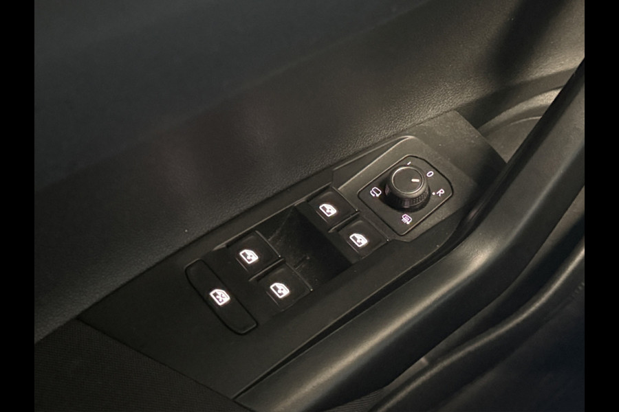 Volkswagen Taigo 1.0 TSI Style|IQ-Light|Stoelverwarming|ACC|Side Ass|Carplay