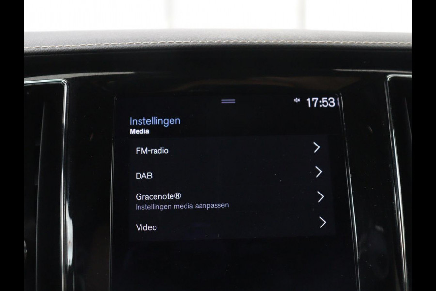 Volvo V60 2.0 T6 Recharge AWD Inscription | SOH 97.5% | Trekhaak | Panoramadak | Leder | Stoelventilatie | Stuur/stoel verwarming | Harman/Kardon | Adaptive cruise | 360 camera | Carplay | Memory |