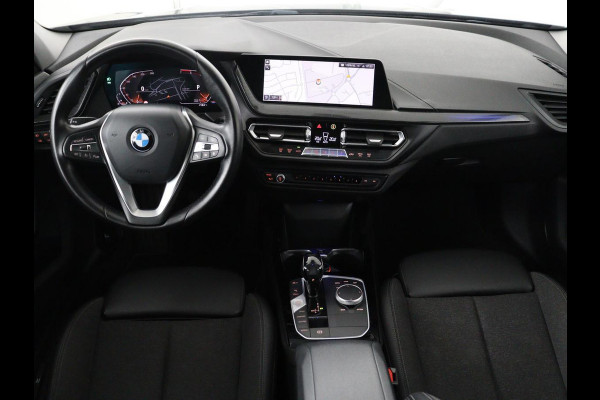 BMW 1-serie 118i Executive Edition Sport Line | Half Leder | Carplay | Cruise control | Park assist | Sfeerverlichting | Climate contol | Virtual Dashboard | Full LED | Navigatie |