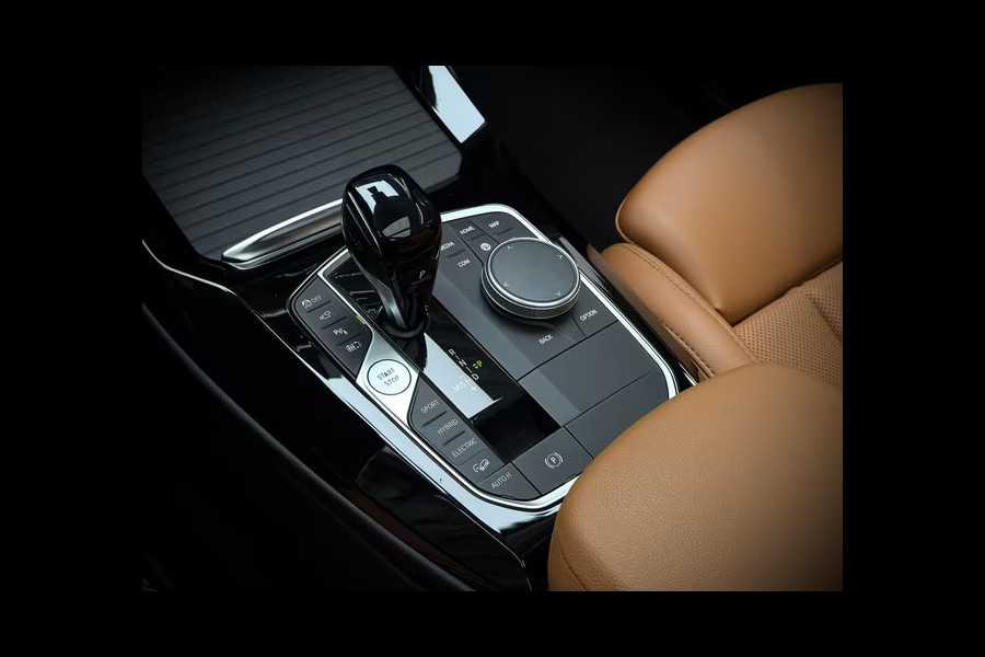 BMW X3 xDrive30e ** LASER, COGNAC LEDER, PANO, MEMORY, HuD, VERST. A-BANK, 20-inch LMV ** 1e eig - UNFALLFREI ** ** INFORMEER OOK NAAR ONZE AANTREKKELIJKE FINANCIAL-LEASE TARIEVEN **