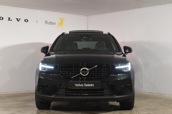 Volvo XC40 B4 211PK Automaat Plus Dark / Lounge Pakket / Extra getint glas / Panoramadak / Elektrische stoelen met geheugen / Harman Kardon / Stoel- en stuurverwarming / Microtech/Nubuck bekleding