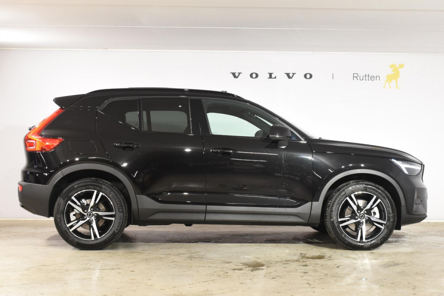 Volvo XC40 B4 211PK Automaat Plus Dark / Lounge Pakket / Extra getint glas / Panoramadak / Elektrische stoelen met geheugen / Harman Kardon / Stoel- en stuurverwarming / Microtech/Nubuck bekleding