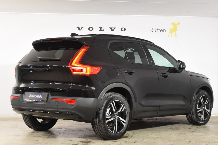 Volvo XC40 B4 211PK Automaat Plus Dark / Lounge Pakket / Extra getint glas / Panoramadak / Elektrische stoelen met geheugen / Harman Kardon / Stoel- en stuurverwarming / Microtech/Nubuck bekleding