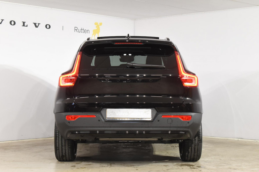 Volvo XC40 B4 211PK Automaat Plus Dark / Lounge Pakket / Extra getint glas / Panoramadak / Elektrische stoelen met geheugen / Harman Kardon / Stoel- en stuurverwarming / Microtech/Nubuck bekleding