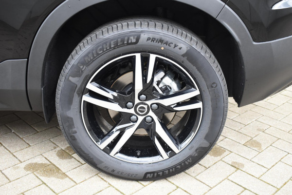Volvo XC40 B4 211PK Automaat Plus Dark / Lounge Pakket / Extra getint glas / Panoramadak / Elektrische stoelen met geheugen / Harman Kardon / Stoel- en stuurverwarming / Microtech/Nubuck bekleding