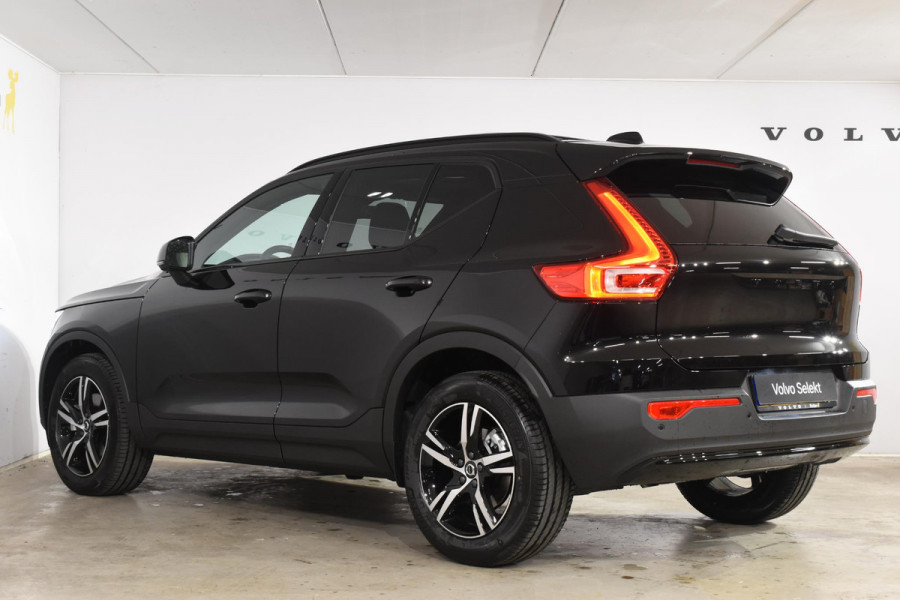 Volvo XC40 B4 211PK Automaat Plus Dark / Lounge Pakket / Extra getint glas / Panoramadak / Elektrische stoelen met geheugen / Harman Kardon / Stoel- en stuurverwarming / Microtech/Nubuck bekleding