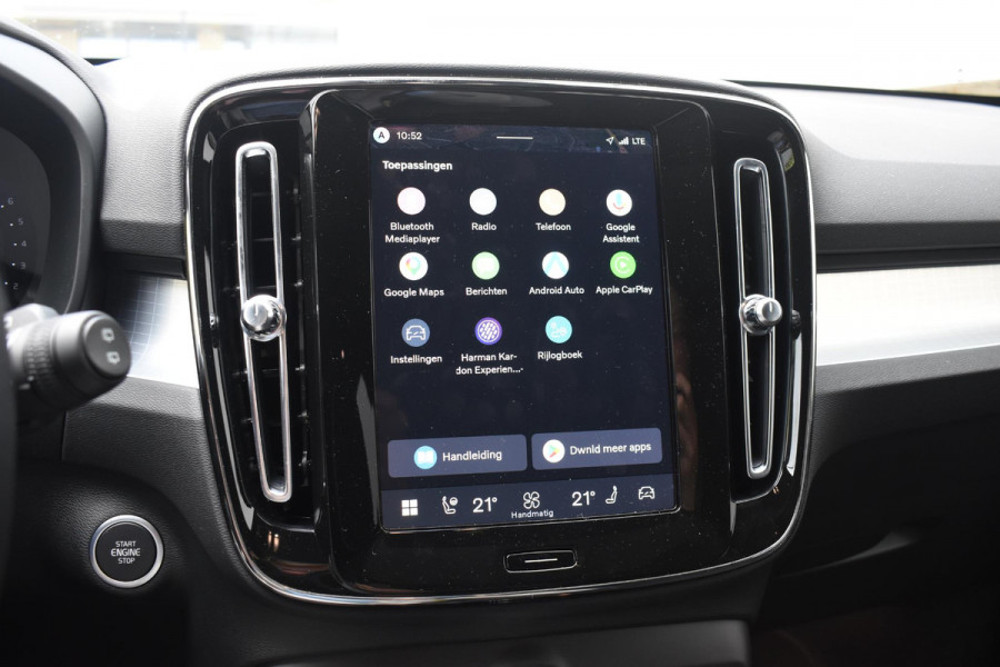 Volvo XC40 B4 211PK Automaat Plus Dark / Lounge Pakket / Extra getint glas / Panoramadak / Elektrische stoelen met geheugen / Harman Kardon / Stoel- en stuurverwarming / Microtech/Nubuck bekleding