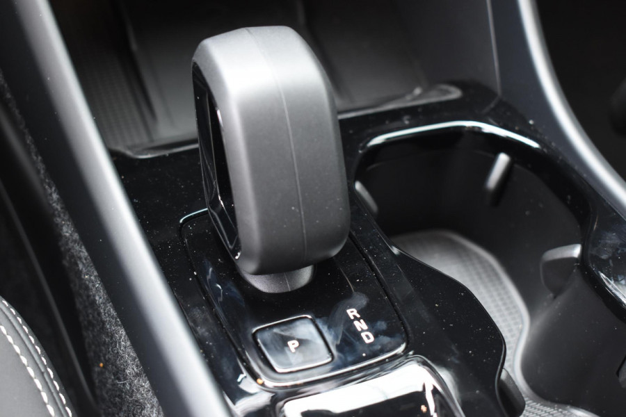 Volvo XC40 B4 211PK Automaat Plus Dark / Lounge Pakket / Extra getint glas / Panoramadak / Elektrische stoelen met geheugen / Harman Kardon / Stoel- en stuurverwarming / Microtech/Nubuck bekleding
