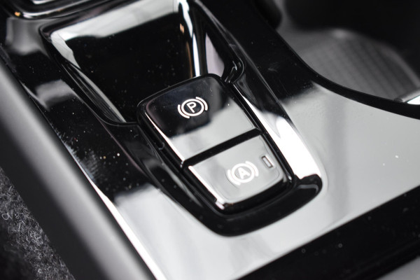 Volvo XC40 B4 211PK Automaat Plus Dark / Lounge Pakket / Extra getint glas / Panoramadak / Elektrische stoelen met geheugen / Harman Kardon / Stoel- en stuurverwarming / Microtech/Nubuck bekleding