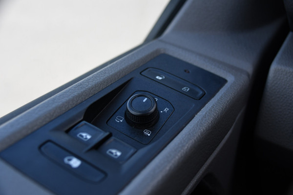 Volkswagen Transporter 2.0 TDI L1H1 30 Bulli Virtual, Adaptieve Cruise, Camera, Carplay, LED, Automaat, Sensoren, multimedia, Uniek!