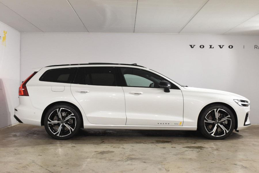 Volvo V60 T8 455PK Plug-in hybrid AWD Ultra Dark Performance Edition / Polestar Optimalisatie / Glossy black Logo's / 360 Camera / Harman Kardon audio / Head-up display / Panorama dak / 19" / Stoel- en stuurverwarming