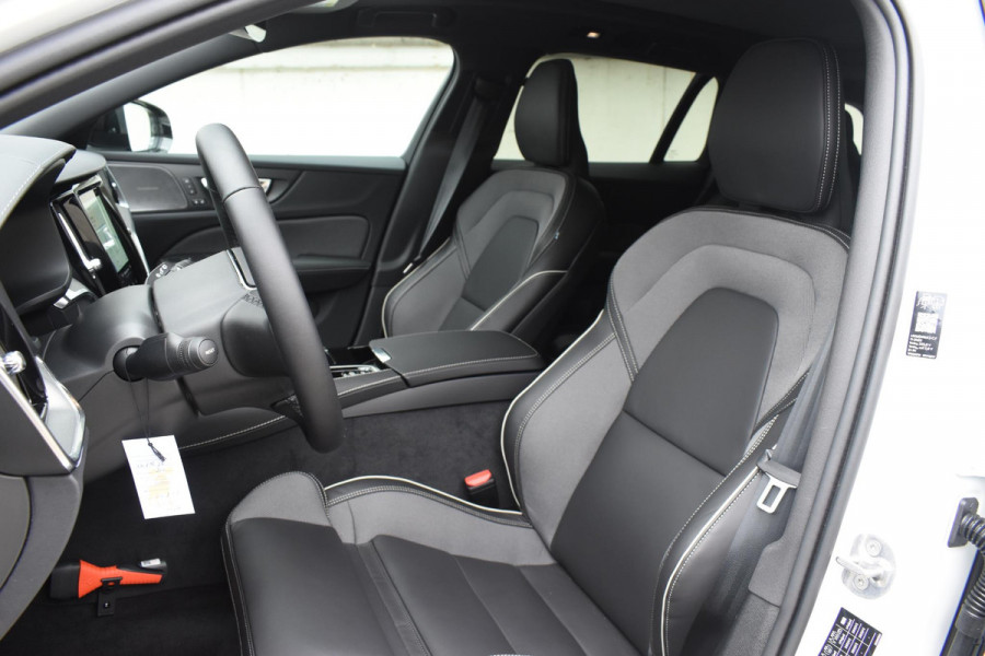 Volvo V60 T8 455PK Plug-in hybrid AWD Ultra Dark Performance Edition / Polestar Optimalisatie / Glossy black Logo's / 360 Camera / Harman Kardon audio / Head-up display / Panorama dak / 19" / Stoel- en stuurverwarming