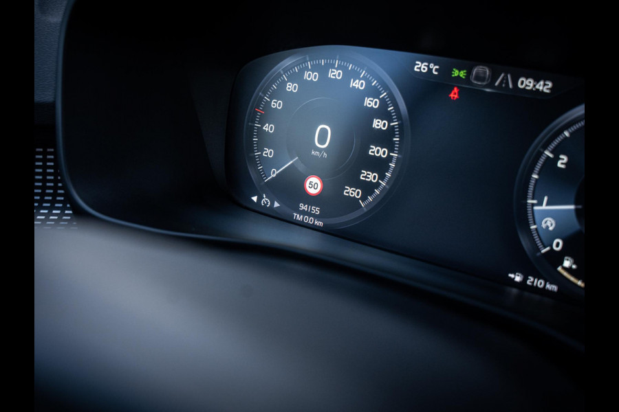 Volvo XC40 2.0 T5 AWD R-Design Intro Edition - Pano l H/Kardon l Memory l Camera