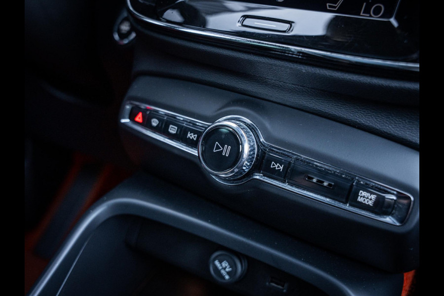 Volvo XC40 2.0 T5 AWD R-Design Intro Edition - Pano l H/Kardon l Memory l Camera