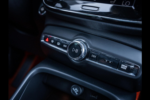 Volvo XC40 2.0 T5 AWD R-Design Intro Edition - Pano l H/Kardon l Memory l Camera