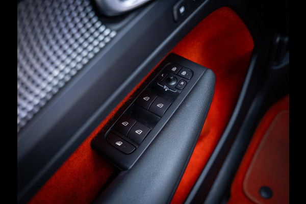 Volvo XC40 2.0 T5 AWD R-Design Intro Edition - Pano l H/Kardon l Memory l Camera
