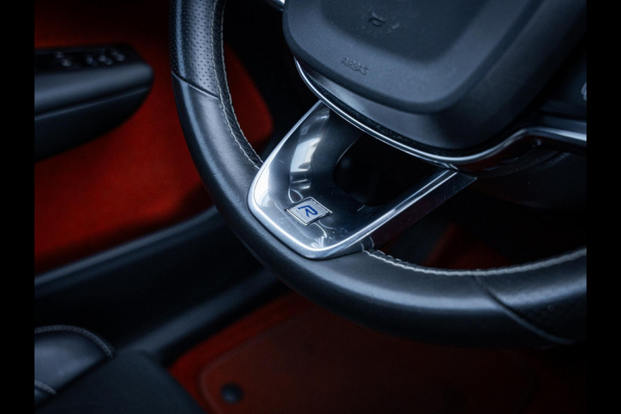 Volvo XC40 2.0 T5 AWD R-Design Intro Edition - Pano l H/Kardon l Memory l Camera