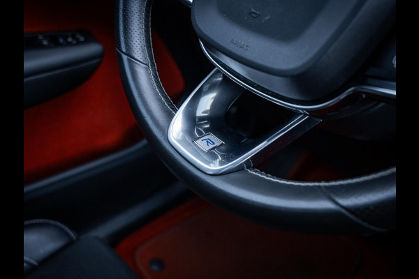 Volvo XC40 2.0 T5 AWD R-Design Intro Edition - Pano l H/Kardon l Memory l Camera