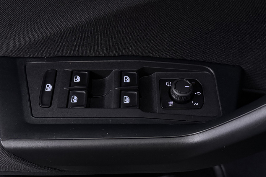 Volkswagen T-Roc 1.0 TSI Life (NAVIGATIE, CAMERA, TREKHAAK, DIGITALE COCKPIT, ADAPTIEVE CRUISE, CARPLAY)