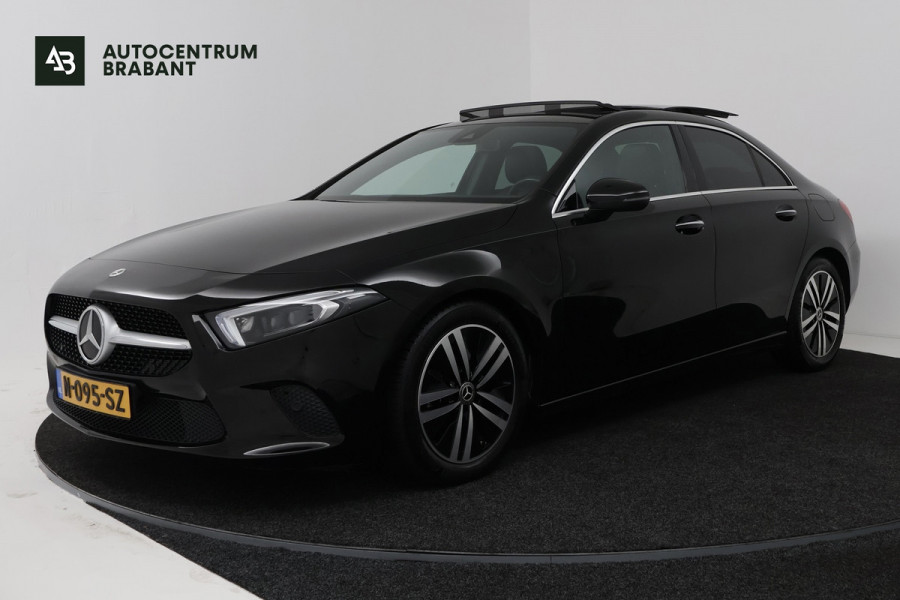 Mercedes-Benz A-Klasse 180 Business Solution (PANORAMADAK, SFEERVERLICHTING, CAMERA, STOELVERWARMING, LEDER)