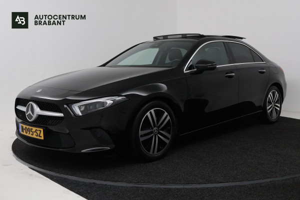 Mercedes-Benz A-Klasse 180 Business Solution (PANORAMADAK, SFEERVERLICHTING, CAMERA, STOELVERWARMING, LEDER)