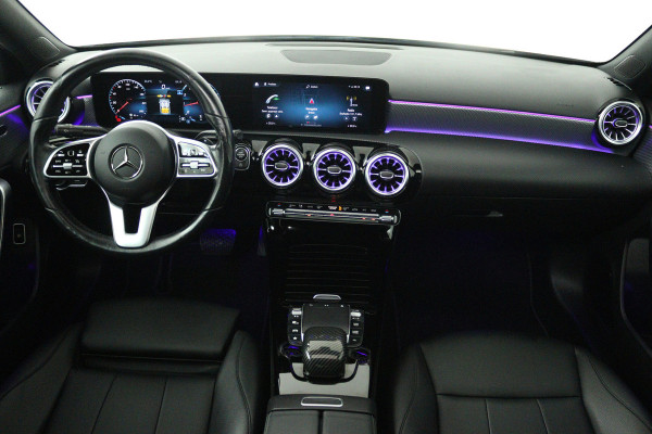 Mercedes-Benz A-Klasse 180 Business Solution (PANORAMADAK, SFEERVERLICHTING, CAMERA, STOELVERWARMING, LEDER)