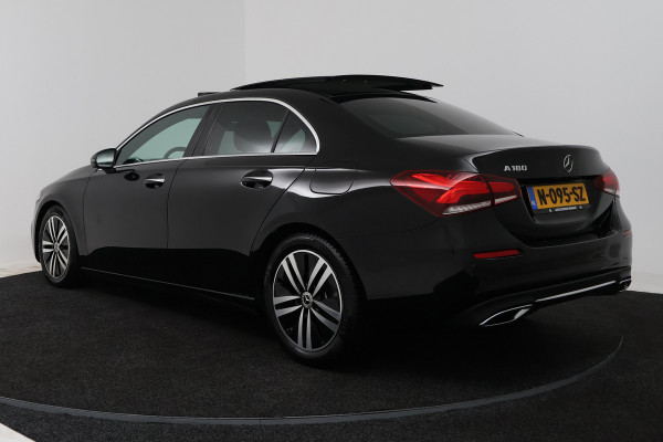 Mercedes-Benz A-Klasse 180 Business Solution (PANORAMADAK, SFEERVERLICHTING, CAMERA, STOELVERWARMING, LEDER)