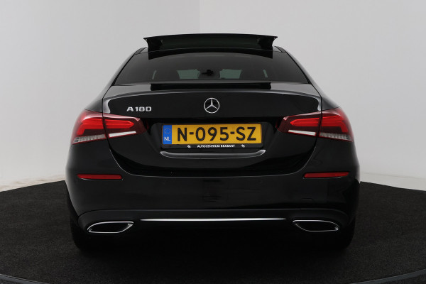 Mercedes-Benz A-Klasse 180 Business Solution (PANORAMADAK, SFEERVERLICHTING, CAMERA, STOELVERWARMING, LEDER)