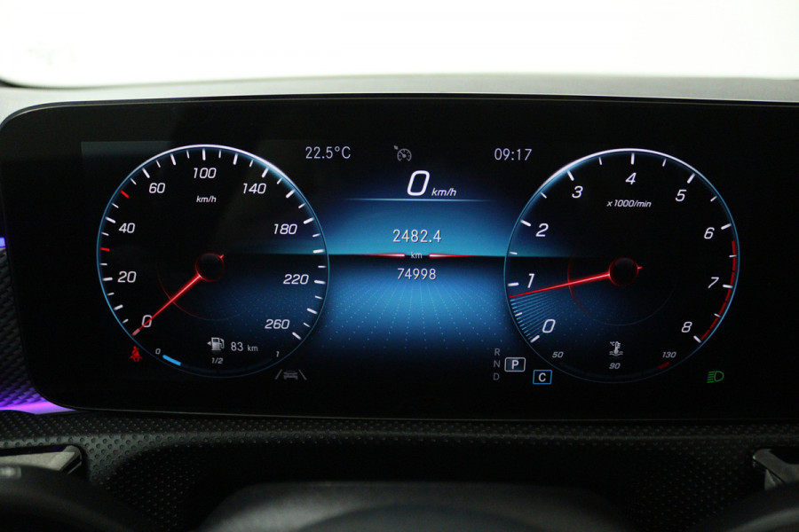 Mercedes-Benz A-Klasse 180 Business Solution (PANORAMADAK, SFEERVERLICHTING, CAMERA, STOELVERWARMING, LEDER)