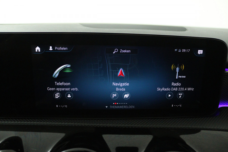 Mercedes-Benz A-Klasse 180 Business Solution (PANORAMADAK, SFEERVERLICHTING, CAMERA, STOELVERWARMING, LEDER)