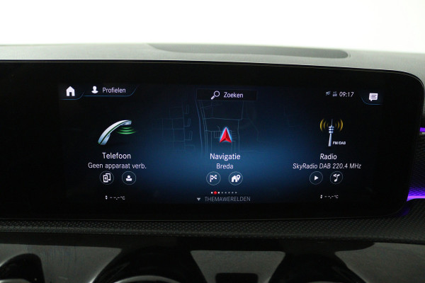 Mercedes-Benz A-Klasse 180 Business Solution (PANORAMADAK, SFEERVERLICHTING, CAMERA, STOELVERWARMING, LEDER)