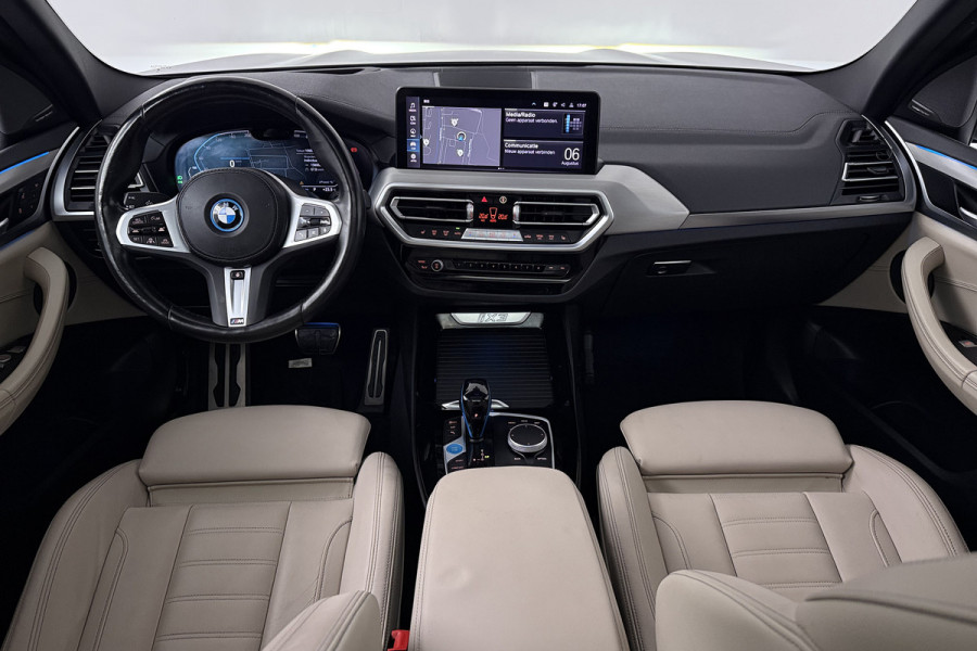 BMW iX3 High Executive 80 kWh (PANORAMADAK, 360 CAMERA, SFEERVERLICHTING, ADAPTIVE CRUISE, TREKHAAK WEGKLAPBAAR, AUTOPILOT)