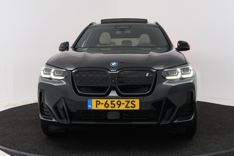 BMW iX3 High Executive 80 kWh (PANORAMADAK, 360 CAMERA, SFEERVERLICHTING, ADAPTIVE CRUISE, TREKHAAK WEGKLAPBAAR, AUTOPILOT)