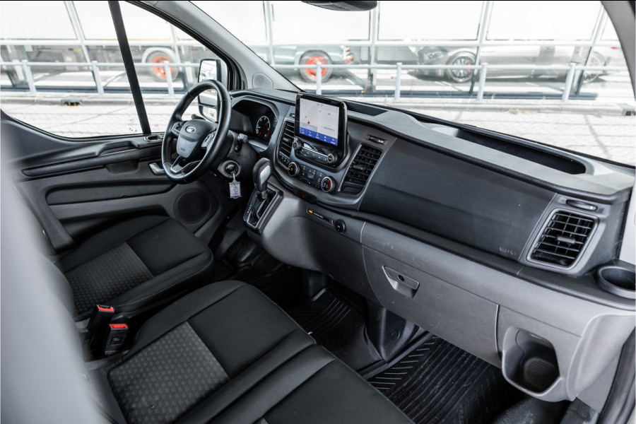 Ford Transit Custom 320 2.0 TDCI L2H1 Raptor Edition | Bi-Xenon | CarPlay | Navigatie | Camera | Stoelverwarming | Dodehoek detector | Lane Assist | DAB | 3-Zitter | Dealer onderhouden | Nieuwe APK