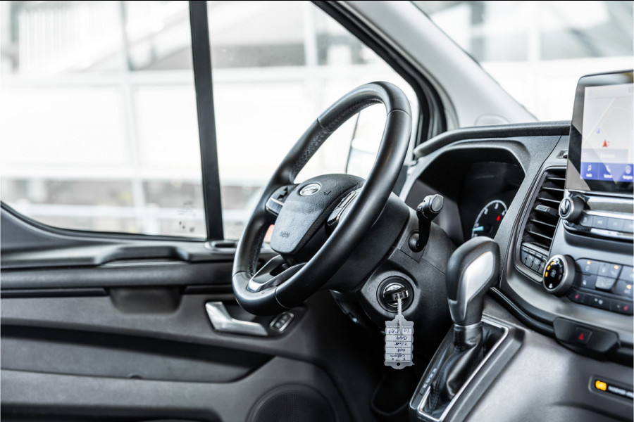 Ford Transit Custom 320 2.0 TDCI L2H1 Raptor Edition | Bi-Xenon | CarPlay | Navigatie | Camera | Stoelverwarming | Dodehoek detector | Lane Assist | DAB | 3-Zitter | Dealer onderhouden | Nieuwe APK