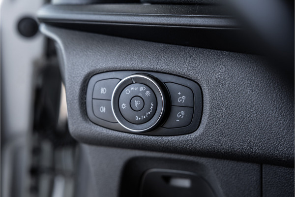 Ford Transit Custom 320 2.0 TDCI L2H1 Raptor Edition | Bi-Xenon | CarPlay | Navigatie | Camera | Stoelverwarming | Dodehoek detector | Lane Assist | DAB | 3-Zitter | Dealer onderhouden | Nieuwe APK
