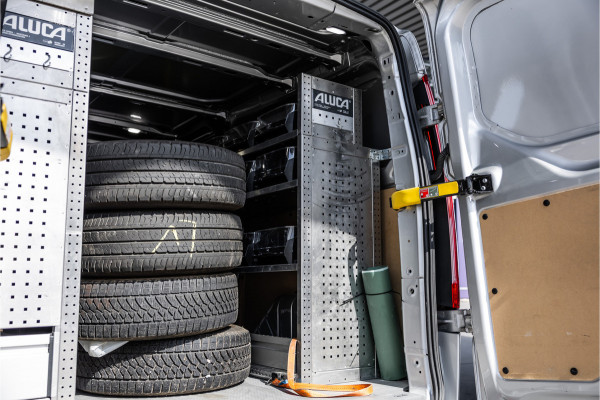 Ford Transit Custom 320 2.0 TDCI L2H1 Raptor Edition | Bi-Xenon | CarPlay | Navigatie | Camera | Stoelverwarming | Dodehoek detector | Lane Assist | DAB | 3-Zitter | Dealer onderhouden | Nieuwe APK