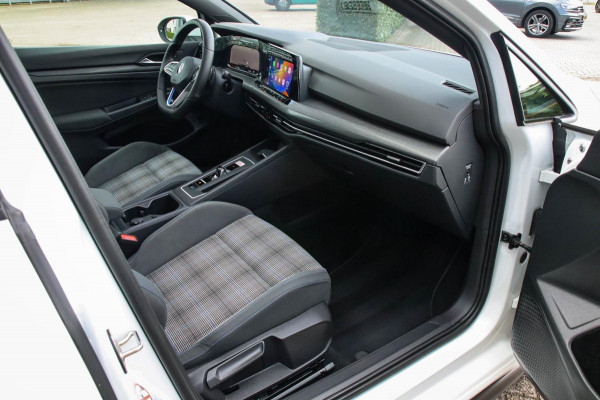 Volkswagen Golf 1.4 TSI PHEV GTE 245pk DSG 1e Eig|DLR|Panoramadak|Virtual Cockpit|IQ Light LED|Kuipstoelen|NAVI|CarPlay|ACC|Camera