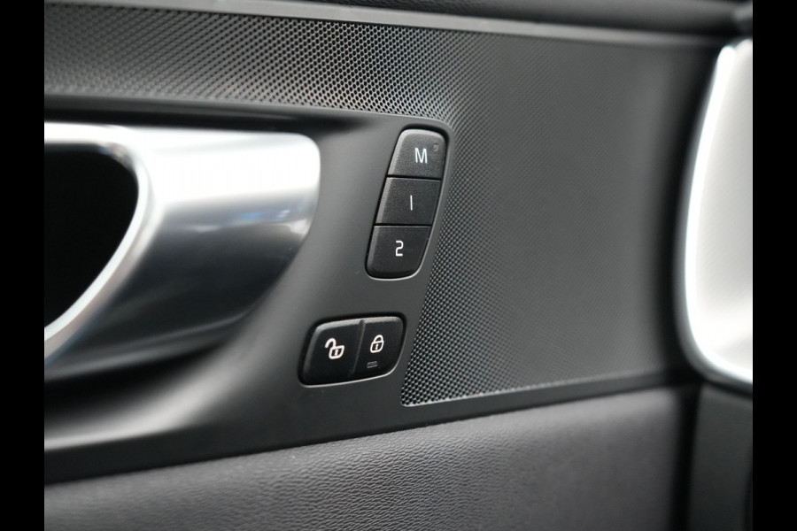 Volvo XC60 T6 AWD Plus Dark PHEV 350pk Dealer O.H. | Panodak | Camera | Lederen Sportstoelen Memory & Verwarmd | Google Assistent | Stuur Verwarmd | Apple Carplay | Keyless | Navigatie | DAB | Cruise Control | Plug In Hybrid |