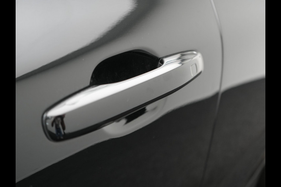 Volvo XC60 T6 AWD Plus Dark PHEV 350pk Dealer O.H. | Panodak | Camera | Lederen Sportstoelen Memory & Verwarmd | Google Assistent | Stuur Verwarmd | Apple Carplay | Keyless | Navigatie | DAB | Cruise Control | Plug In Hybrid |