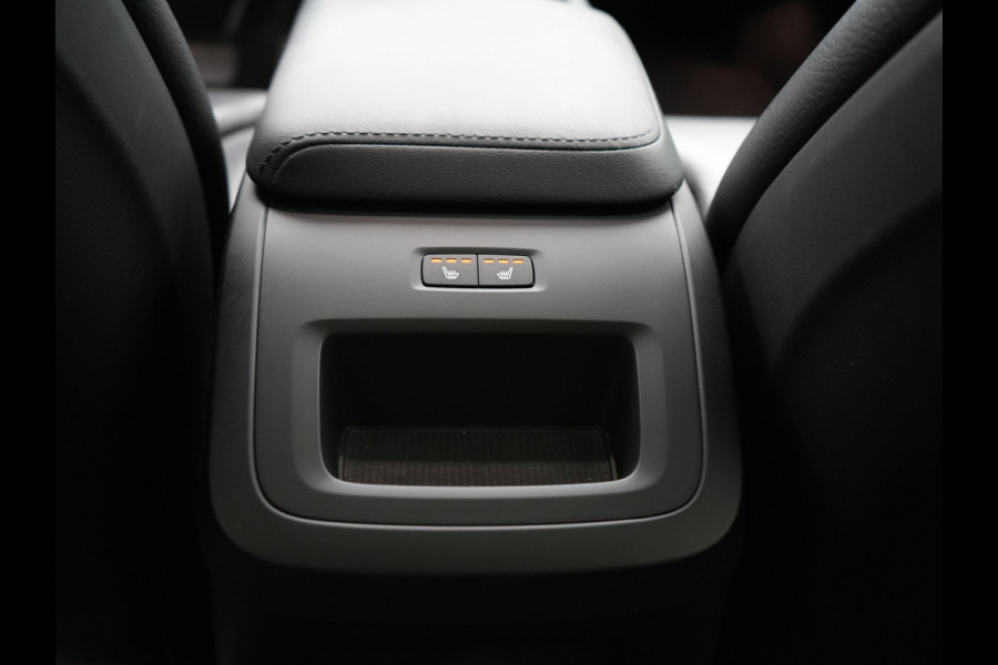 Volvo XC60 T6 AWD Plus Dark PHEV 350pk Dealer O.H. | Panodak | Camera | Lederen Sportstoelen Memory & Verwarmd | Google Assistent | Stuur Verwarmd | Apple Carplay | Keyless | Navigatie | DAB | Cruise Control | Plug In Hybrid |